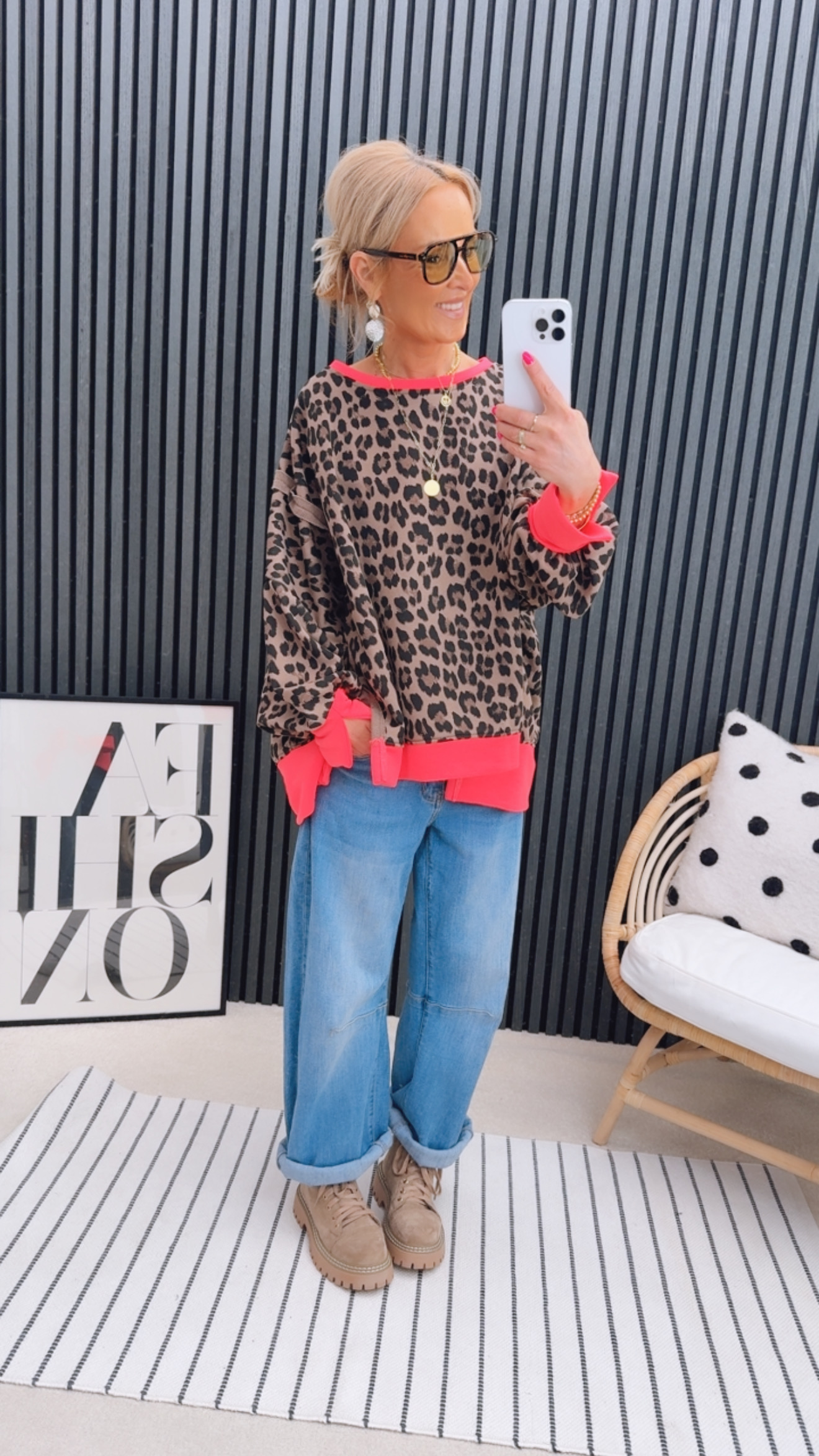 Sweater "Pinky with Leo"