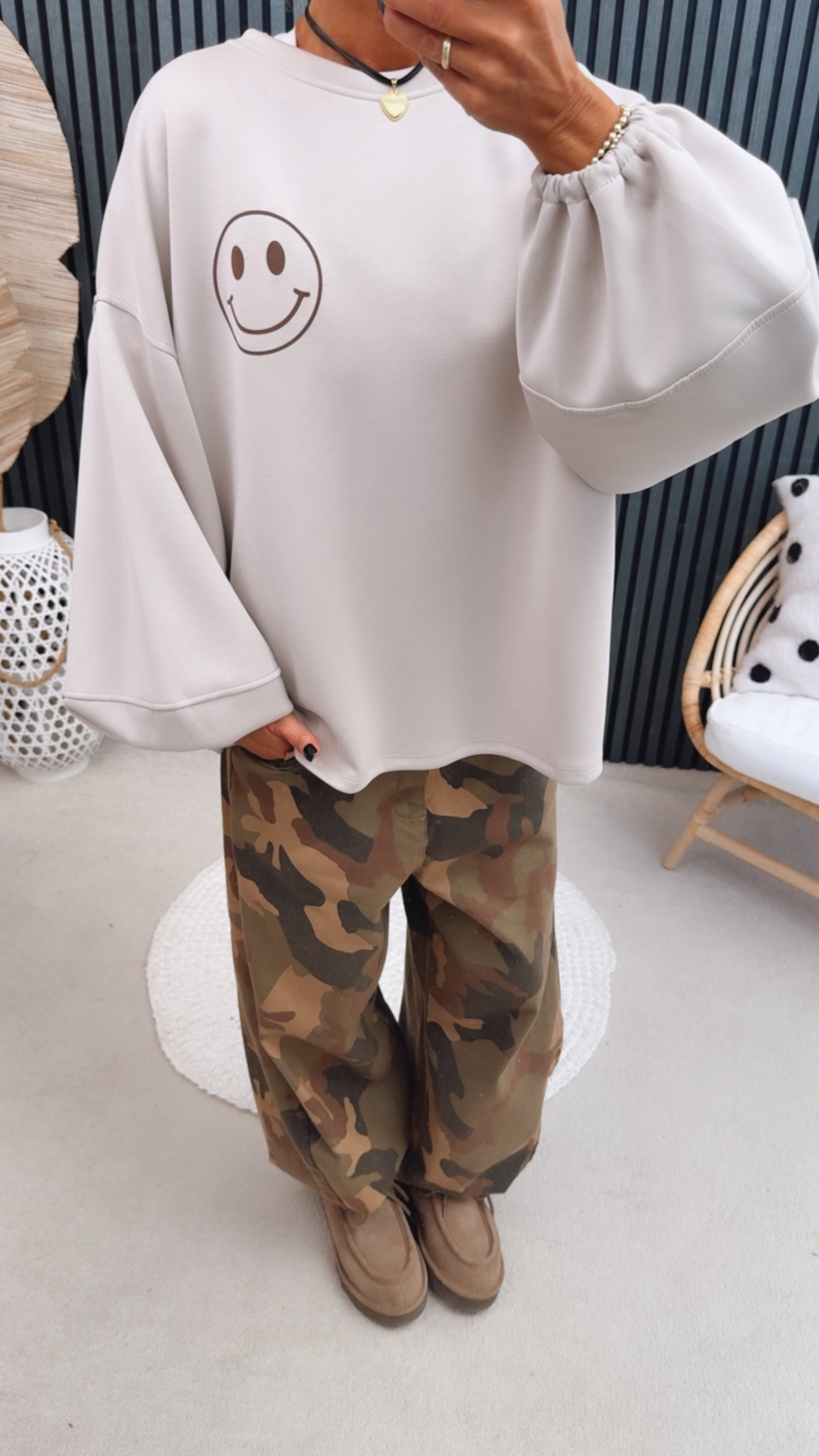 Sweater "Happy Liooora"