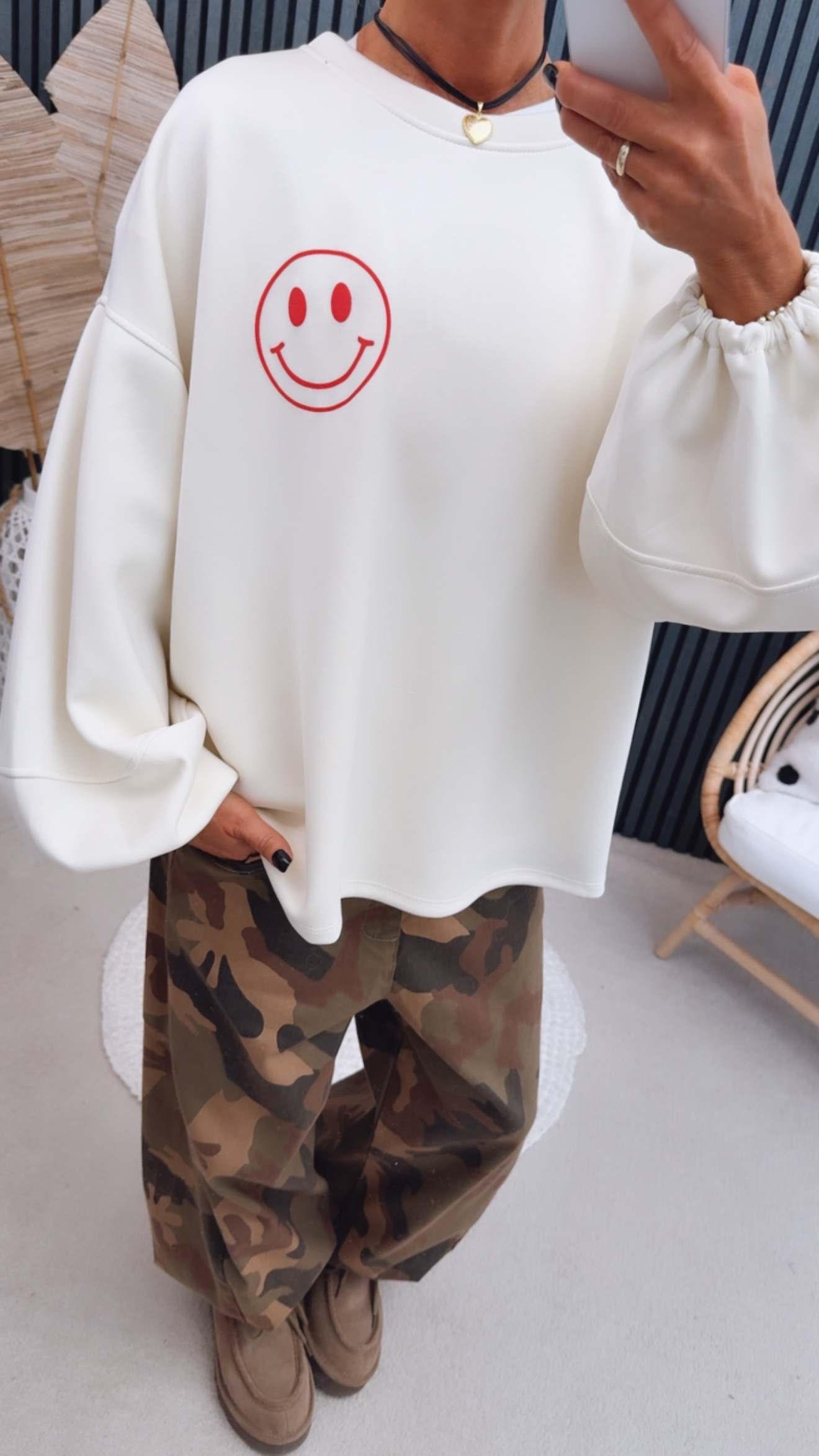 Sweater "Happy Liooora"