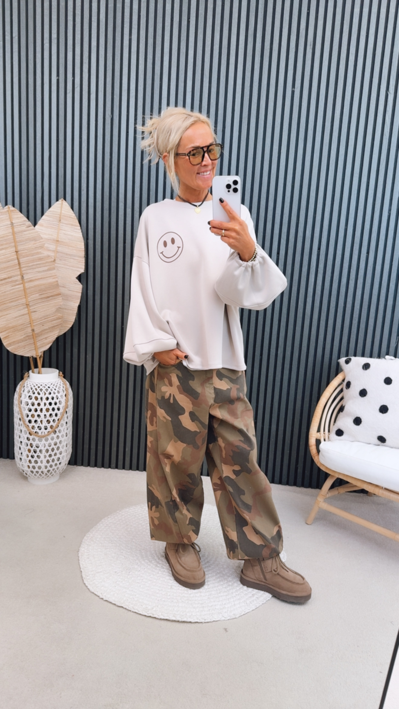 Sweater "Happy Liooora"