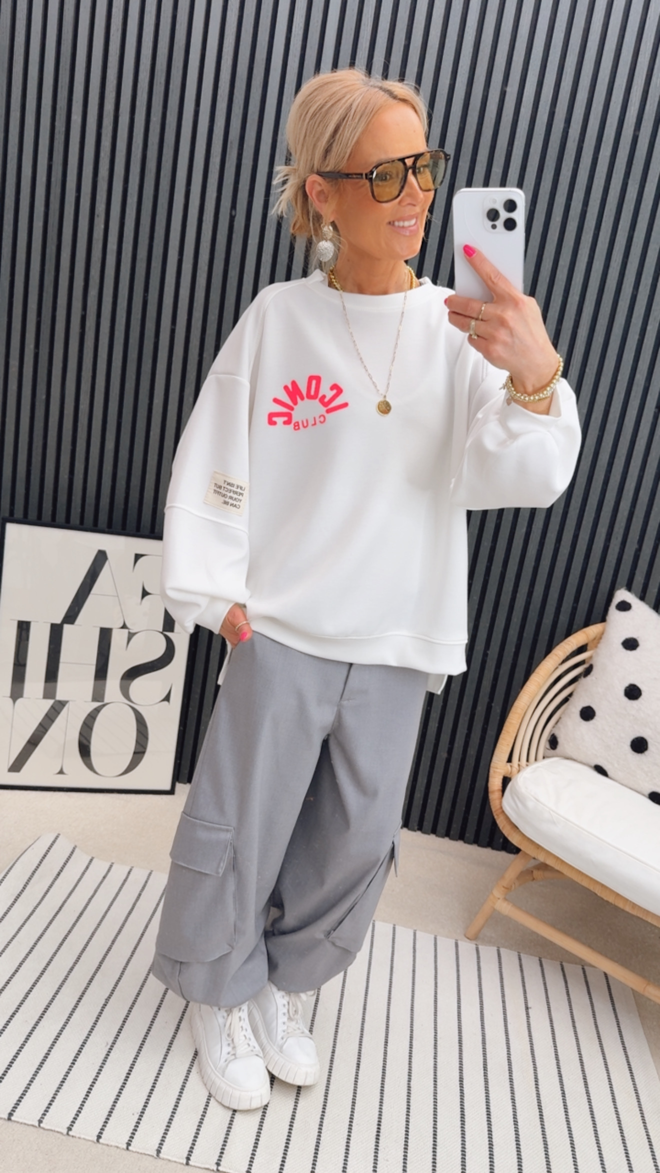 Sweater " Iconic Club"