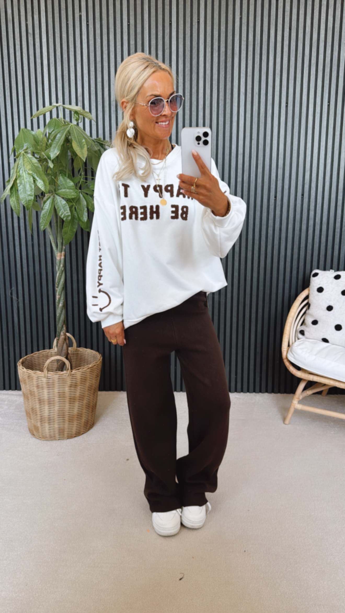 Sweater "Happy To Be Here"