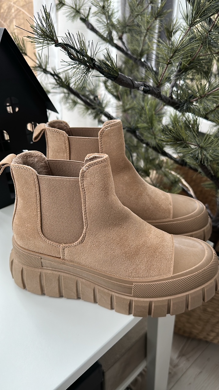 Boots "Marouuun"