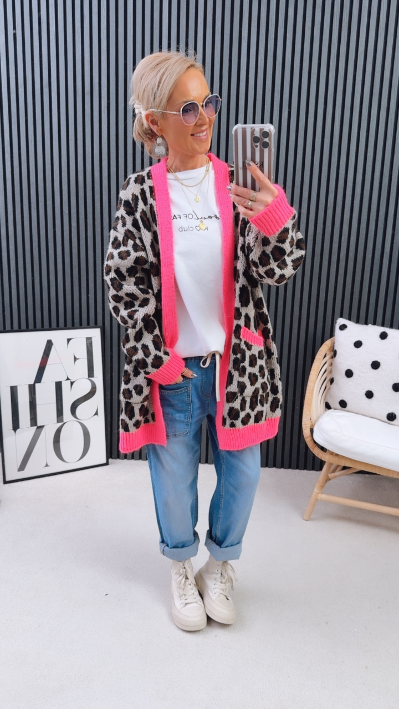 Leo Cardigan "Pinky Leooo"