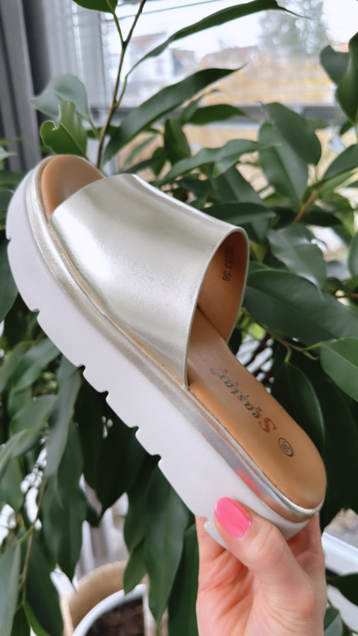 Slipper "Mooohito"