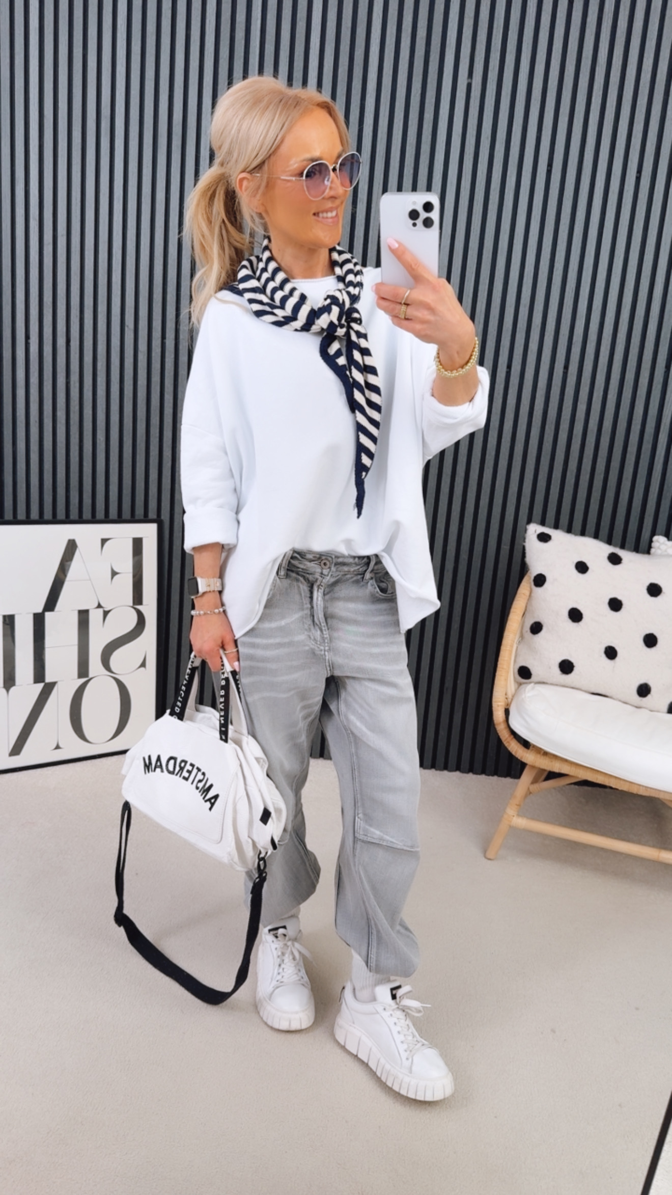 Basic Sweater "Smittte"