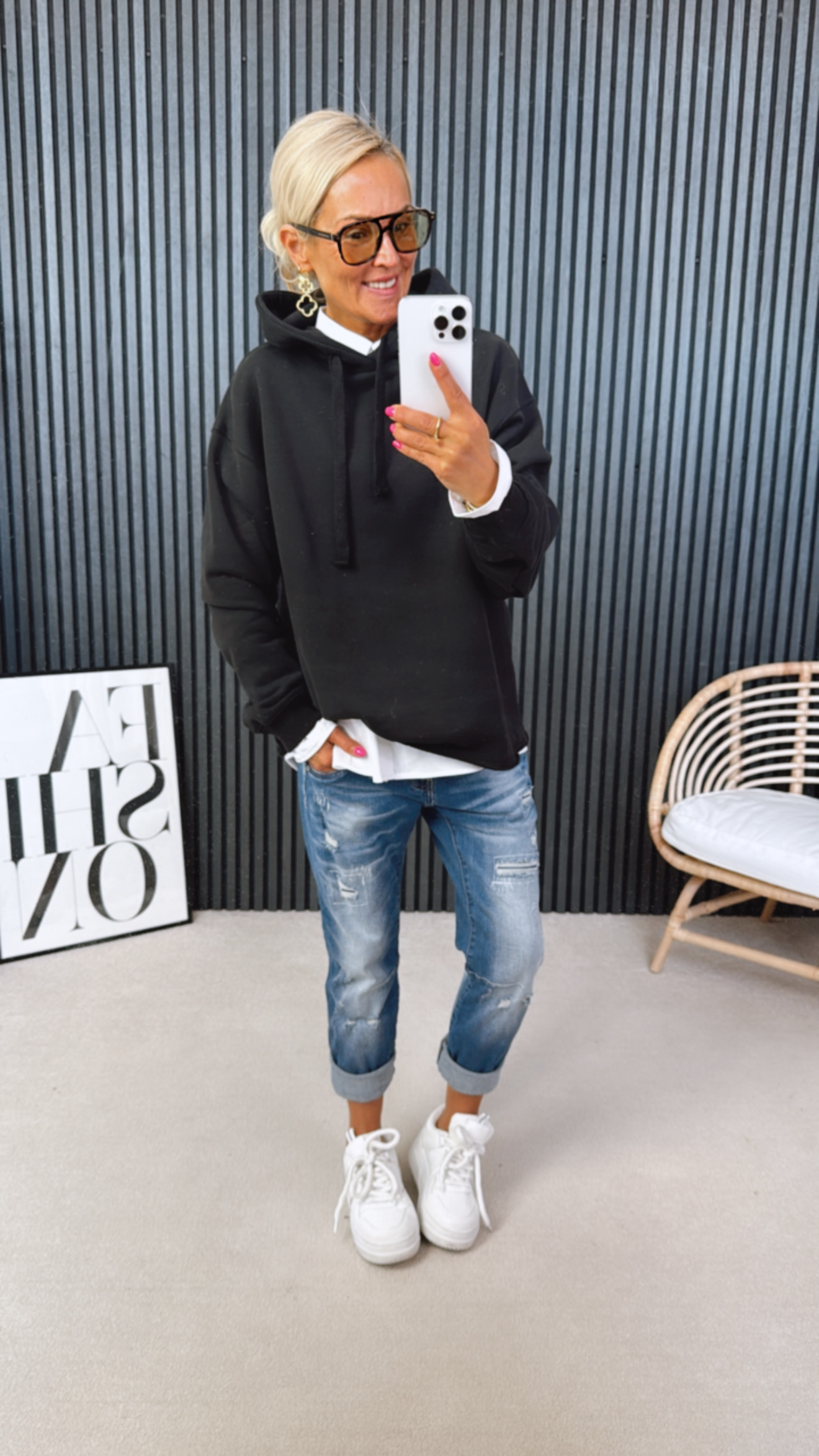 Hoodie mit überschnittenen Schultern "Loooke"