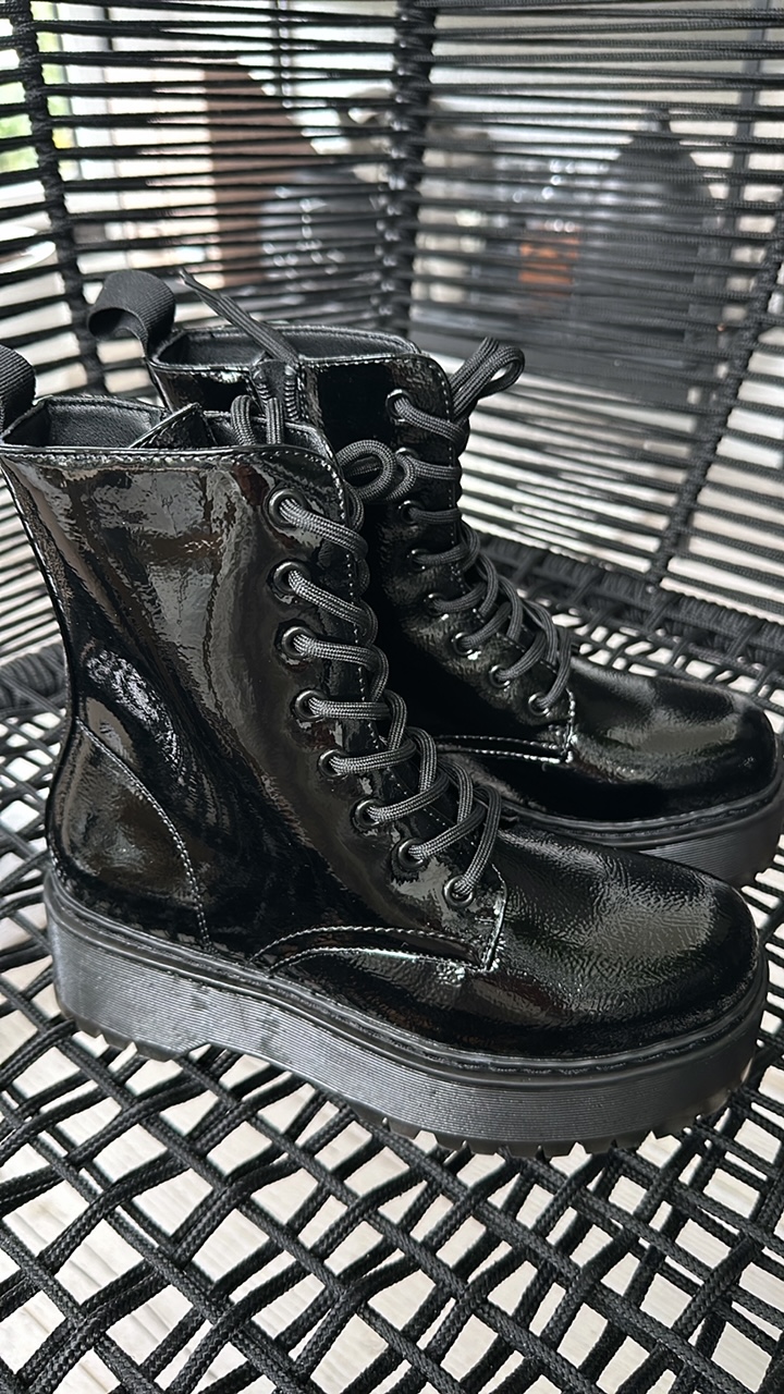 Boots "Pikkaaa"