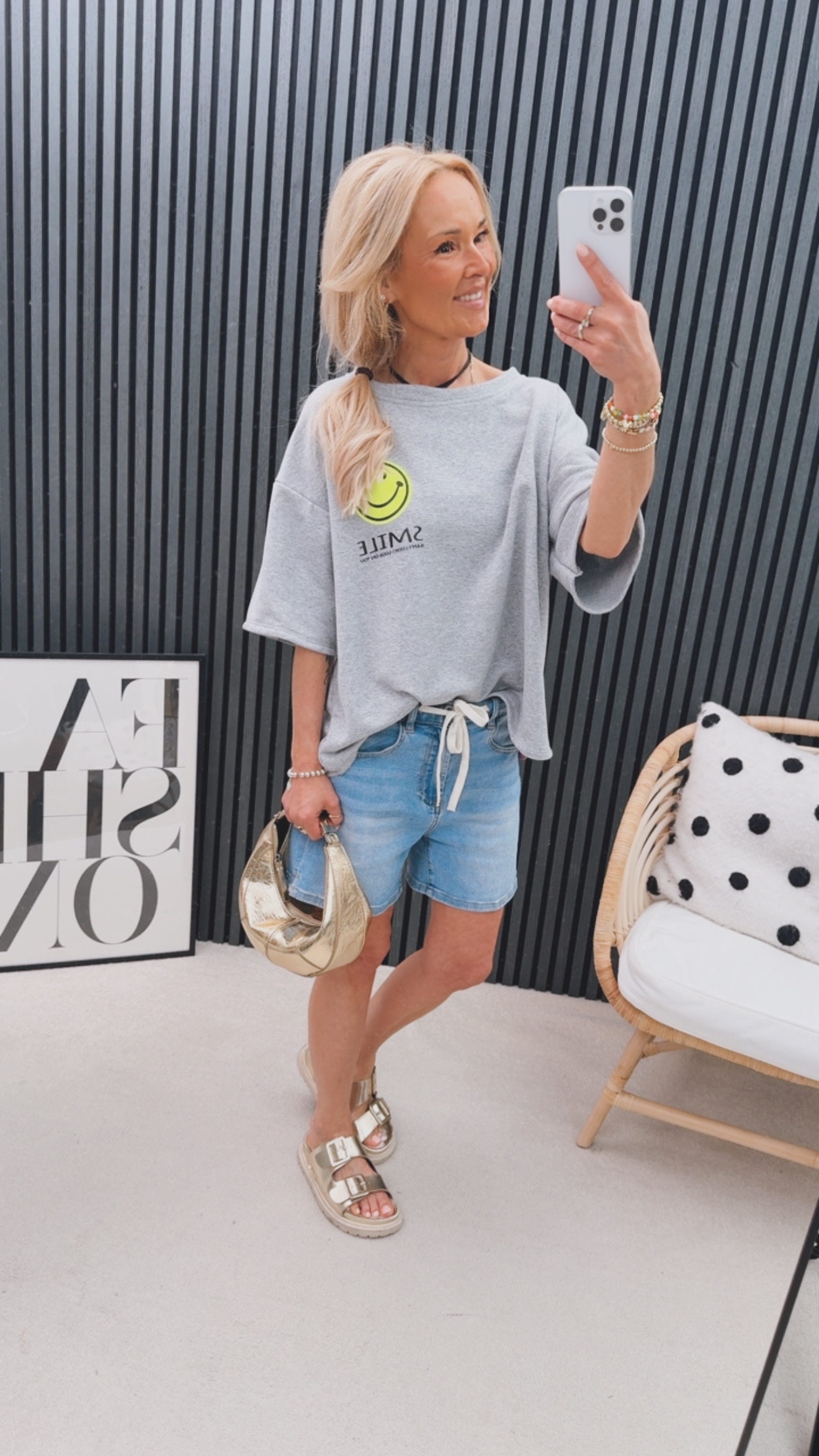 T-Shirt "Happy looks good on you"