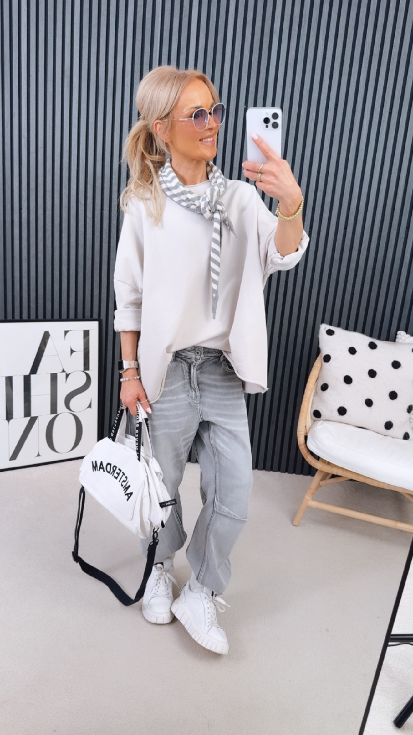 Basic Sweater "Smittte"